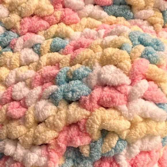 Cable Knit Pom Pom Beanie Pastel Super Soft - Picture 6 of 7